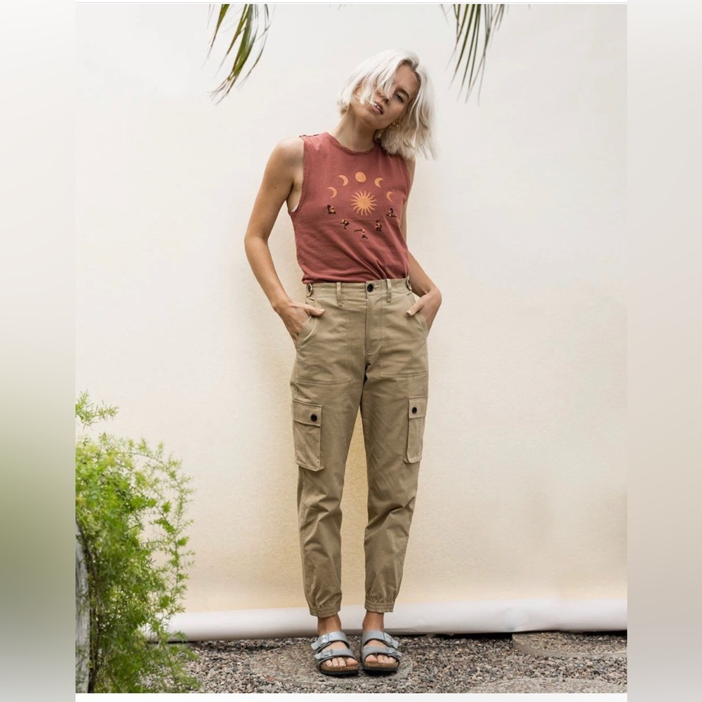 Wondery Isabel tan hiking pants